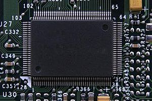 Chips de Silicio y miles de transistores en cm2