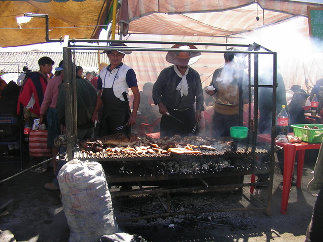 El domingo, para cena comimos mucha carne a una barbacoa.