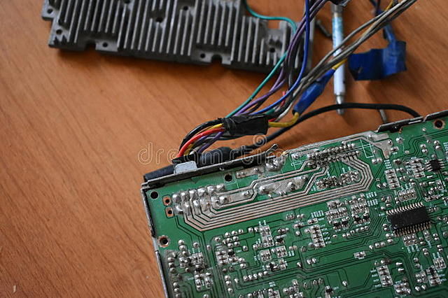 Primer circuit integrat