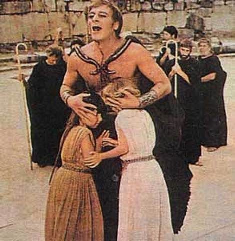 Oedipus enters palace to be driven out of Thebes