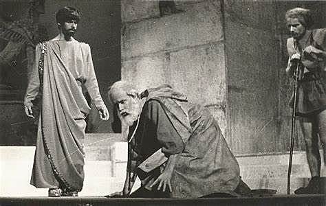 Oedipus threatens shepherd