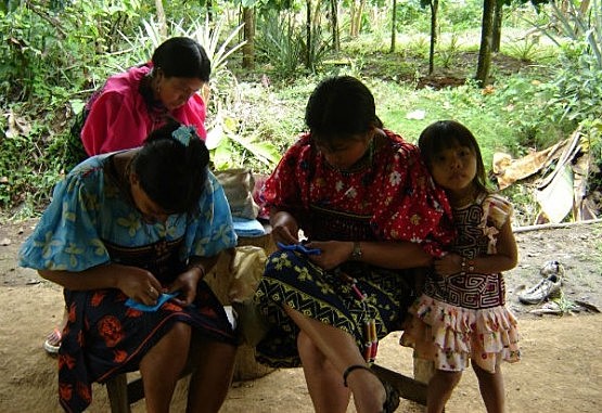 Año de 1997: El Estado garantiza a las comunidades negras, raizales y a los pueblos indígenas el derecho a conservar, enriquecer y difundir su identidad y patrimonio cultural