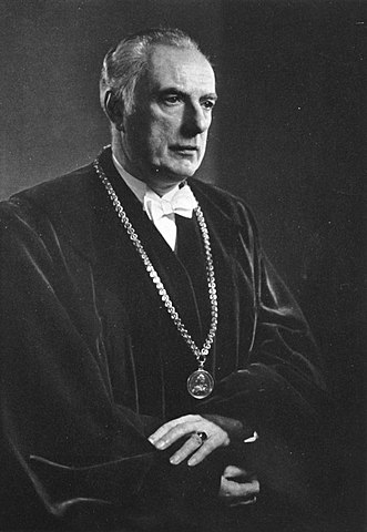 Derecho imperial y popular en las provincias orientales del imperio romano.