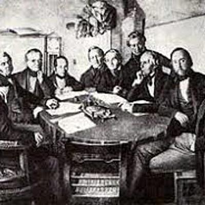 Timeline: Contexto histórico de la Administración Pública y gestión de recursos