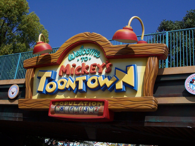 Mickey's Toontown Opens