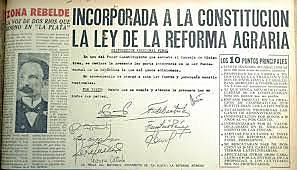 Se firma la ley de la reforma agraria