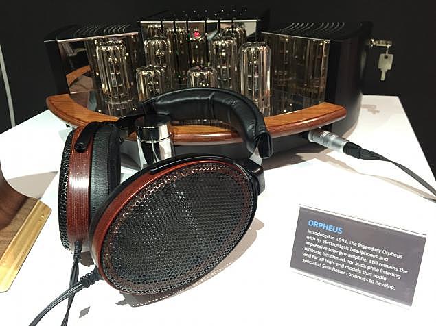 Auriculares con amplificador de tubos.