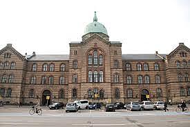 1903 Niels attends the Copenhagen University