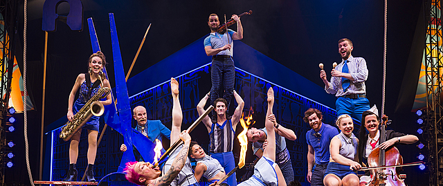 Circus oz, Australia