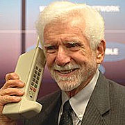 Bell Labs desarrolla el primer servicio de telefonía móvil