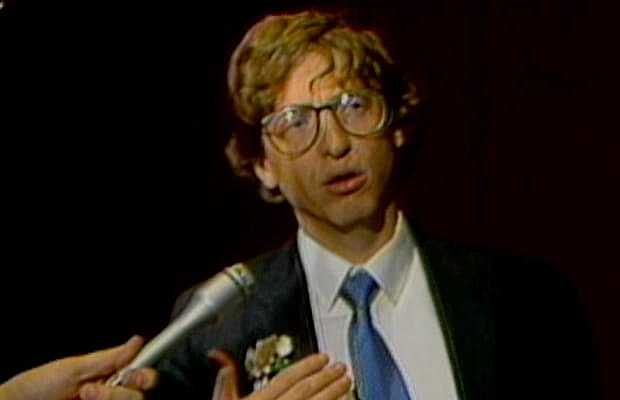 Microsoft se convierte en la empresa de software más grande del mundo en volumen de ventas.