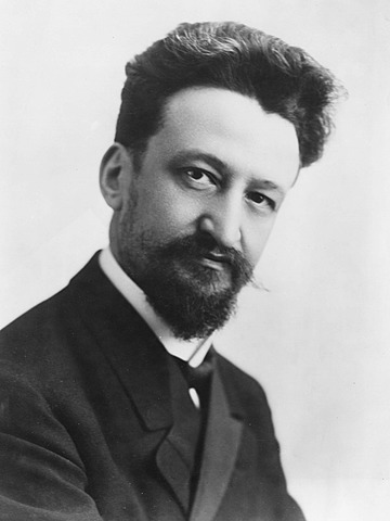 Dr. Bernard Fantus established the first blood bank