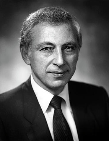 Robert Gallo indentified the virus carrying AIDS