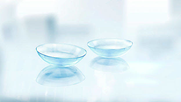 Se creen los primeros lentes de contacto.