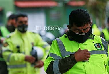 Gobierno entrega seguros de vida para policías que fallecieron por coronavirus con ayuda de las multas