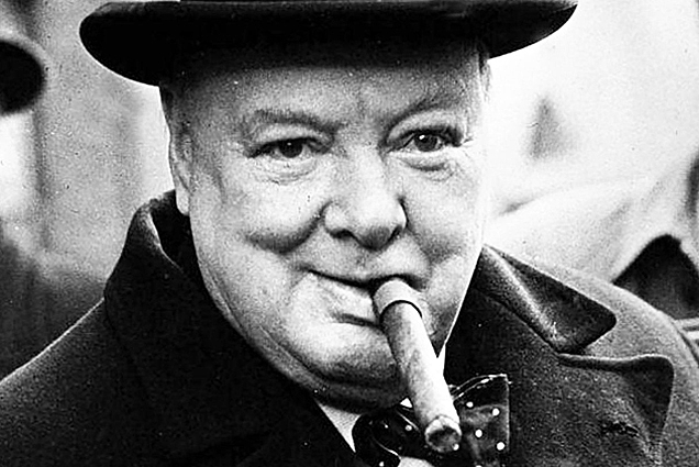 Chamberlain brit miniszterelnök lemond,