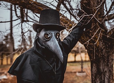 A plauge falls on Thebes