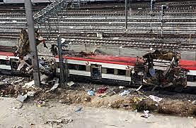 (11-M) Terrorist attack in Madrid causes 200 victims and more than 1800 injured. The government initially blames the terrorist group ETA, but later it is proven that it is the work of Al-Qaeda