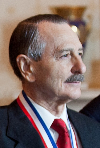 Creación del primer animal (ratón) transgénico en el laboratorio