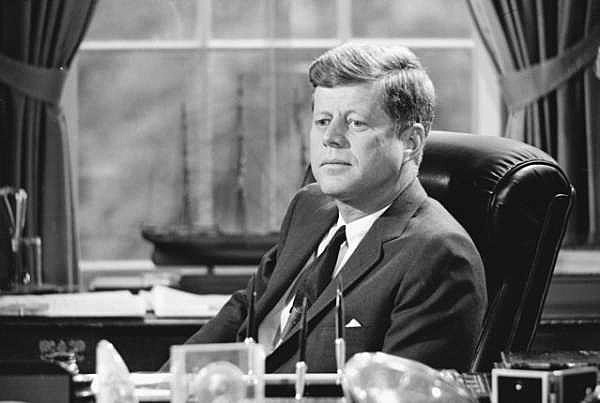 John F. Kennedy asumió en EE.UU.