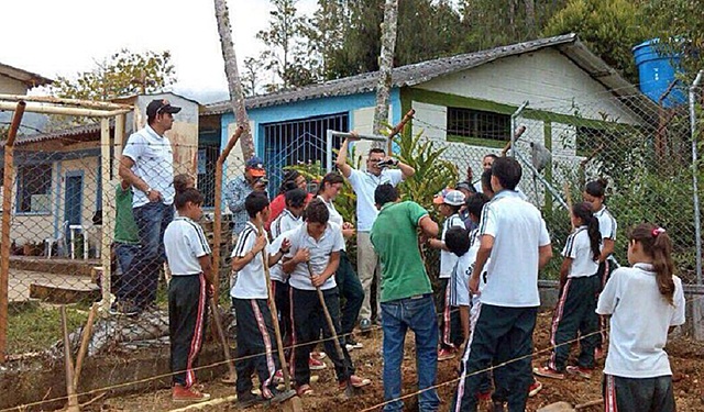 Escuelas primarias y secundarias