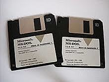 IBM lanza MS-DOS