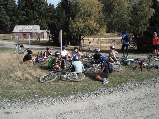 A short rest before the final 'wee hill' and down into Hnamer