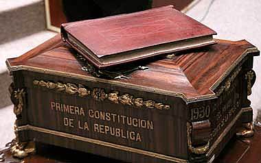 PRIMERA CONSTITUCION ECUATORIANA
