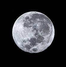 La primera fotografía de la luna llena.