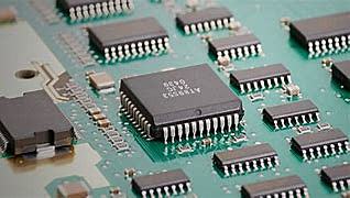 La microelectrónica y la nanotecnología propician la comercialización de ordenadores personales.