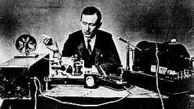 Première transmission de voix par ondes radio