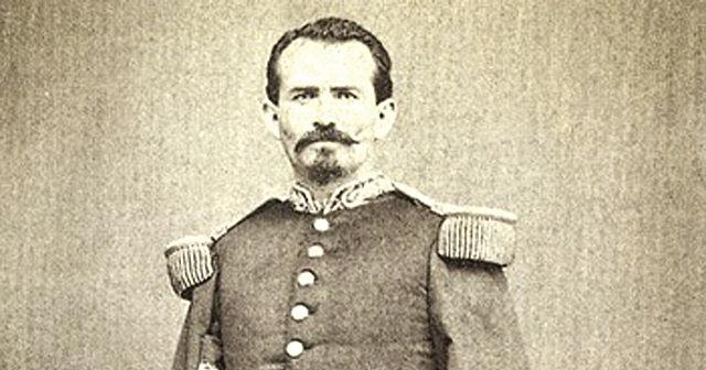 cede la presidencia a manuel gonzalez