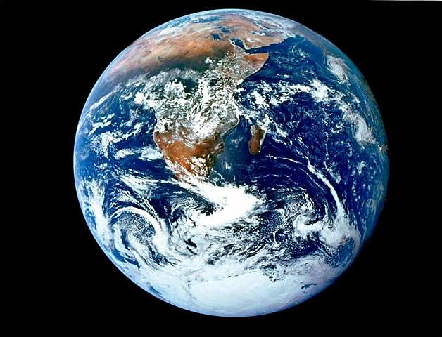 Premierre photo de la Terre vue de l'espace
