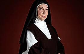 Santa Teresa Sevillako Inkisizioaren aurrean agertu behar izan zen, komentutik kanporatutako santu batek salatu ondoren. Inkisidoreak Karmelera joan ziren kontuak eskatzera, baina absolbitu egin zuten.