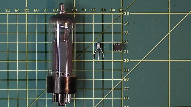 EL TRANSISTOR REEMPLAZA AL BULBO