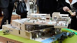 Uso de maquetas, dioramas, modelos, remedos o ficciones.