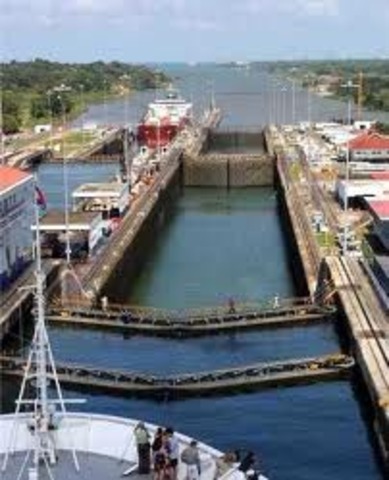 panama declares its independence from colombia