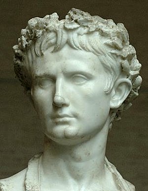 Octavi August es proclama emperador