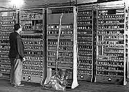 Aparicion dos ordenadores de  1ª xeración.