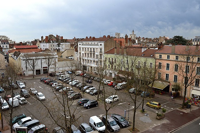 Le maire annonce un possible "local commercial en centre-ville"