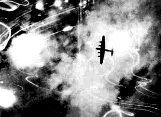 Inicia la batalla de Berlín con bombardeos