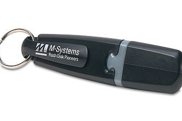 Aparición de la primera memoria USB