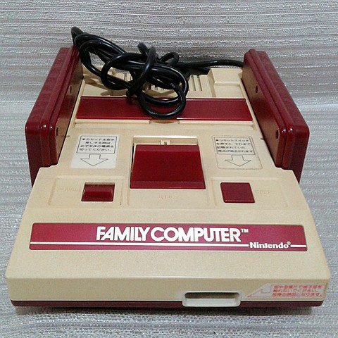 De las mejroas consolas de Nintendo que duro por una decada en el top. "FAMILY COMPUTER"