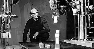 Marvin Minsky publica “Pasos hacia la inteligencia artificial”