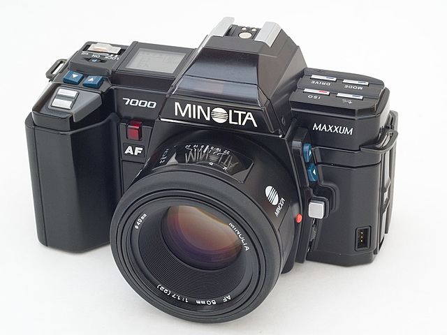 MINOLTA 7000 (MAXXUM)