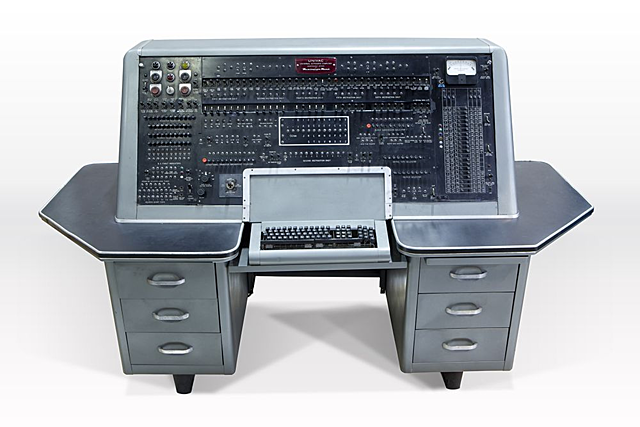 UNIVAC fue la primera computadora comercial