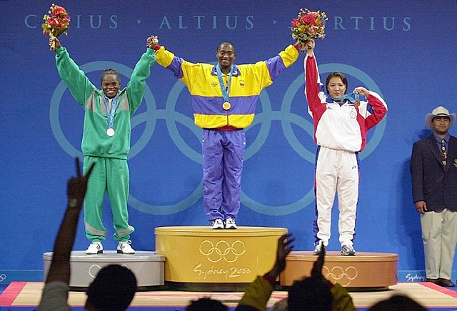 The weightlifter María Isabel Urrutía achieves the first gold for the country in the Olympic Games