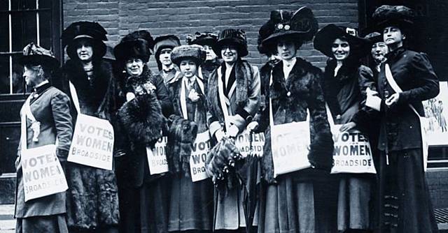 DERECHO AL VOTO DE LAS MUJERES BRITÁNICAS A LAS 21 ANOS