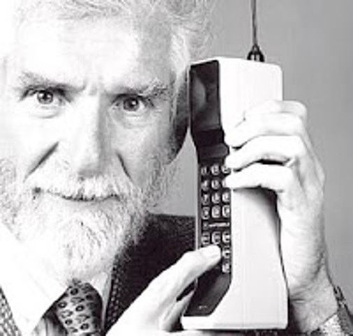 Bell Labs desarrolla el primer servicio de telefonía