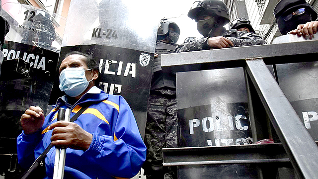 Reprochan uso de gas contra grupo con discapacidad